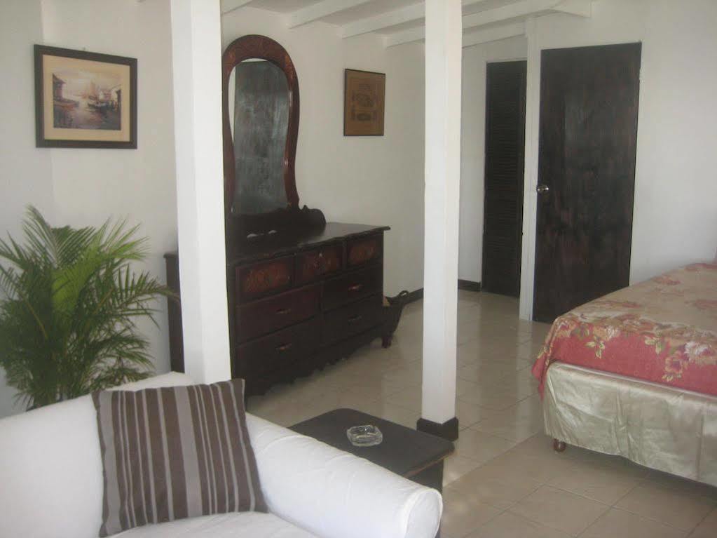 נגריל Roots Bamboo Beach Resort מראה חיצוני תמונה