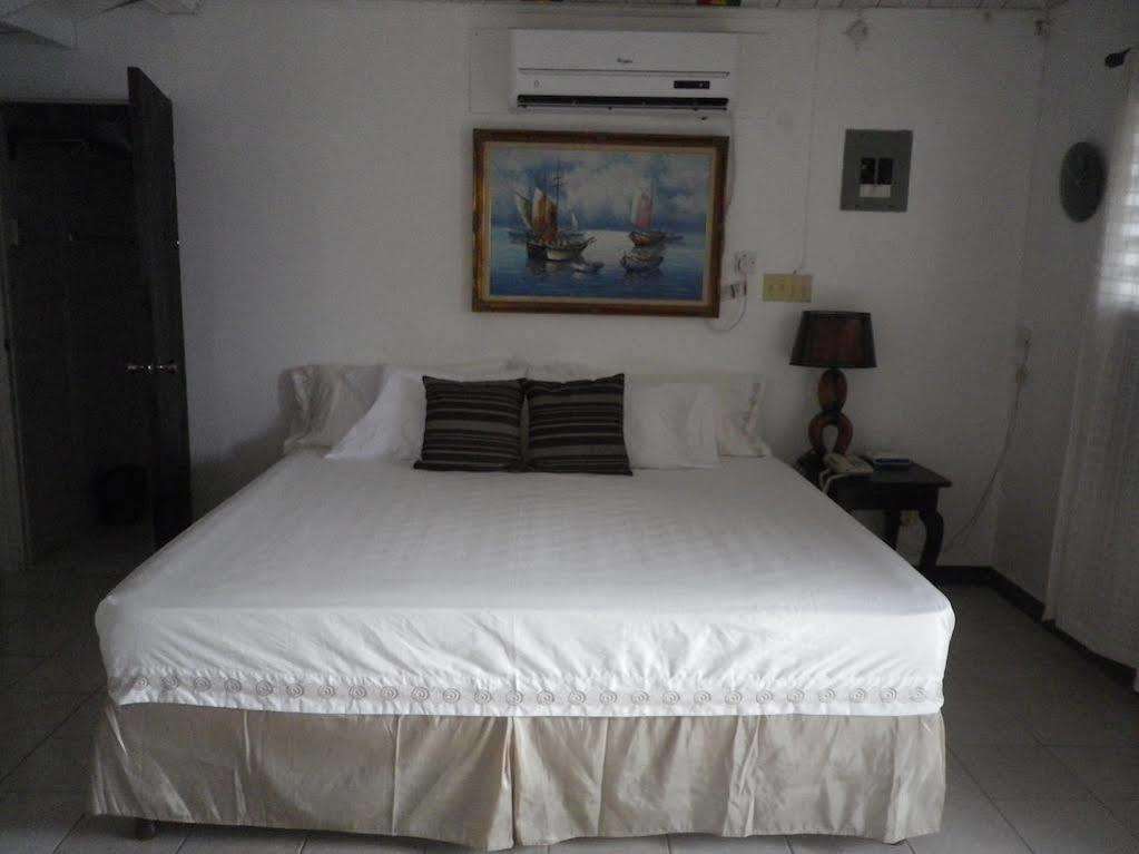 נגריל Roots Bamboo Beach Resort מראה חיצוני תמונה