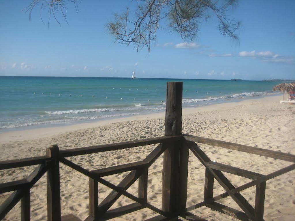 נגריל Roots Bamboo Beach Resort מראה חיצוני תמונה